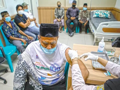 Ketentuan Baru: Jamaah Umroh harus divaksinasi Meningitis sebelum Keberangkatan