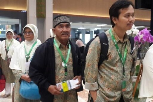 Kisah Tukang Ojek “Bayar Seikhlasnya” yang bisa pergi Umroh